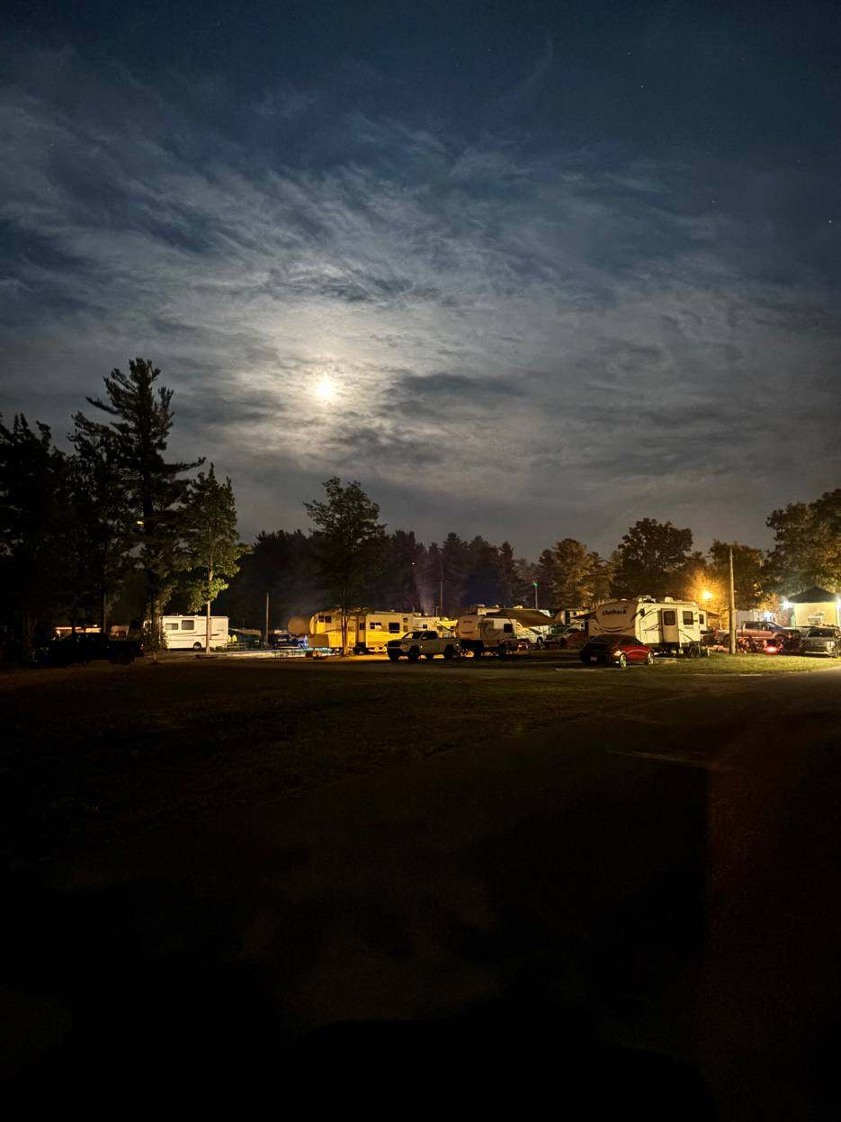 Patinoire de dek hockey illuminée — LDP Sports League